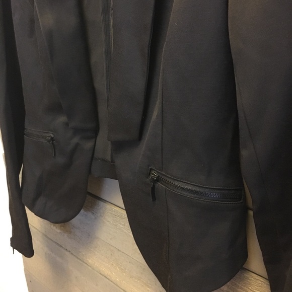 Dynamite black silky blazer - Picture 3 of 4